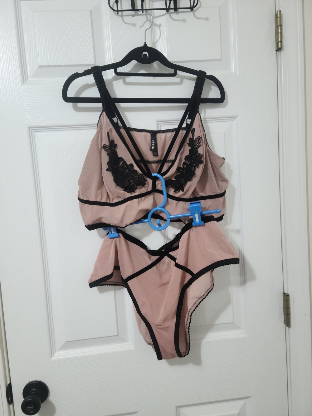 Women's Lace-Trim Strappy Bra - Blush Pink